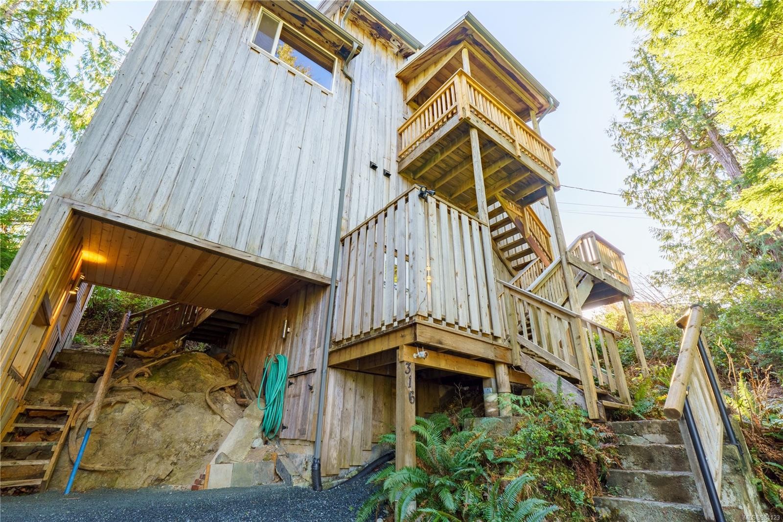 316 Leighton Way, Tofino, BC