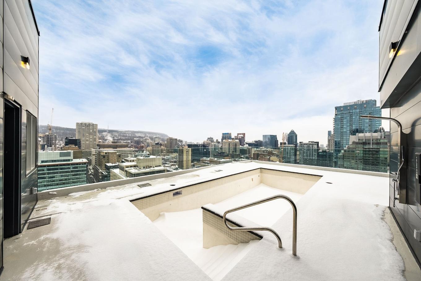 Pool - 2205-1160 Rue Mackay, Montréal (Ville-Marie), QC - Outdoor With View