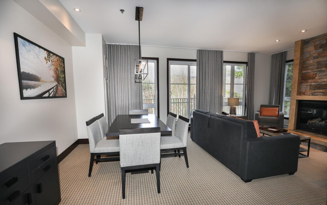Dining room - 302-150 Ch. Du Curé-Deslauriers, Mont-Tremblant, QC - Indoor With Fireplace