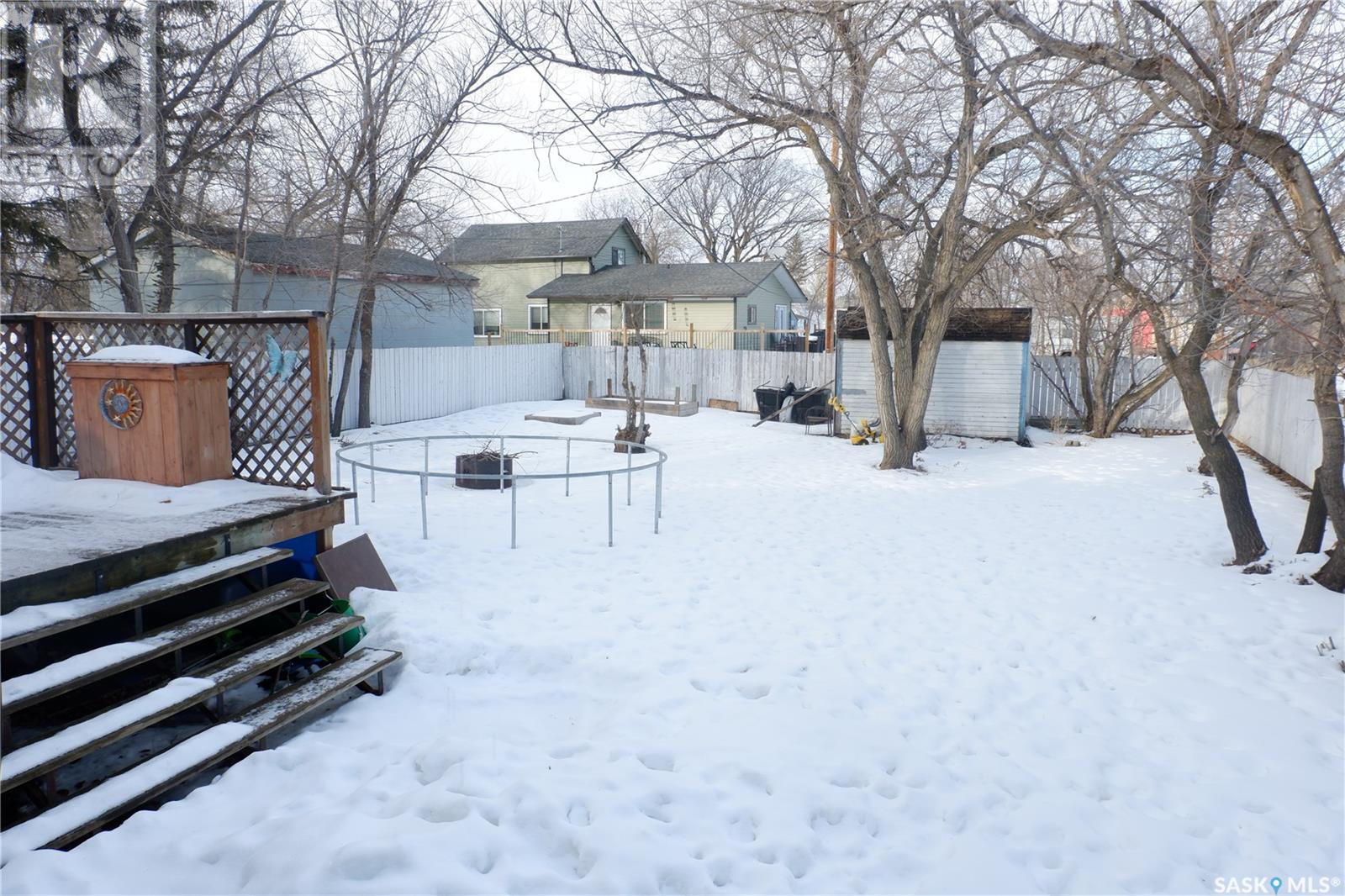 21 3Rd Street E, Willow Bunch, SK - Outdoor