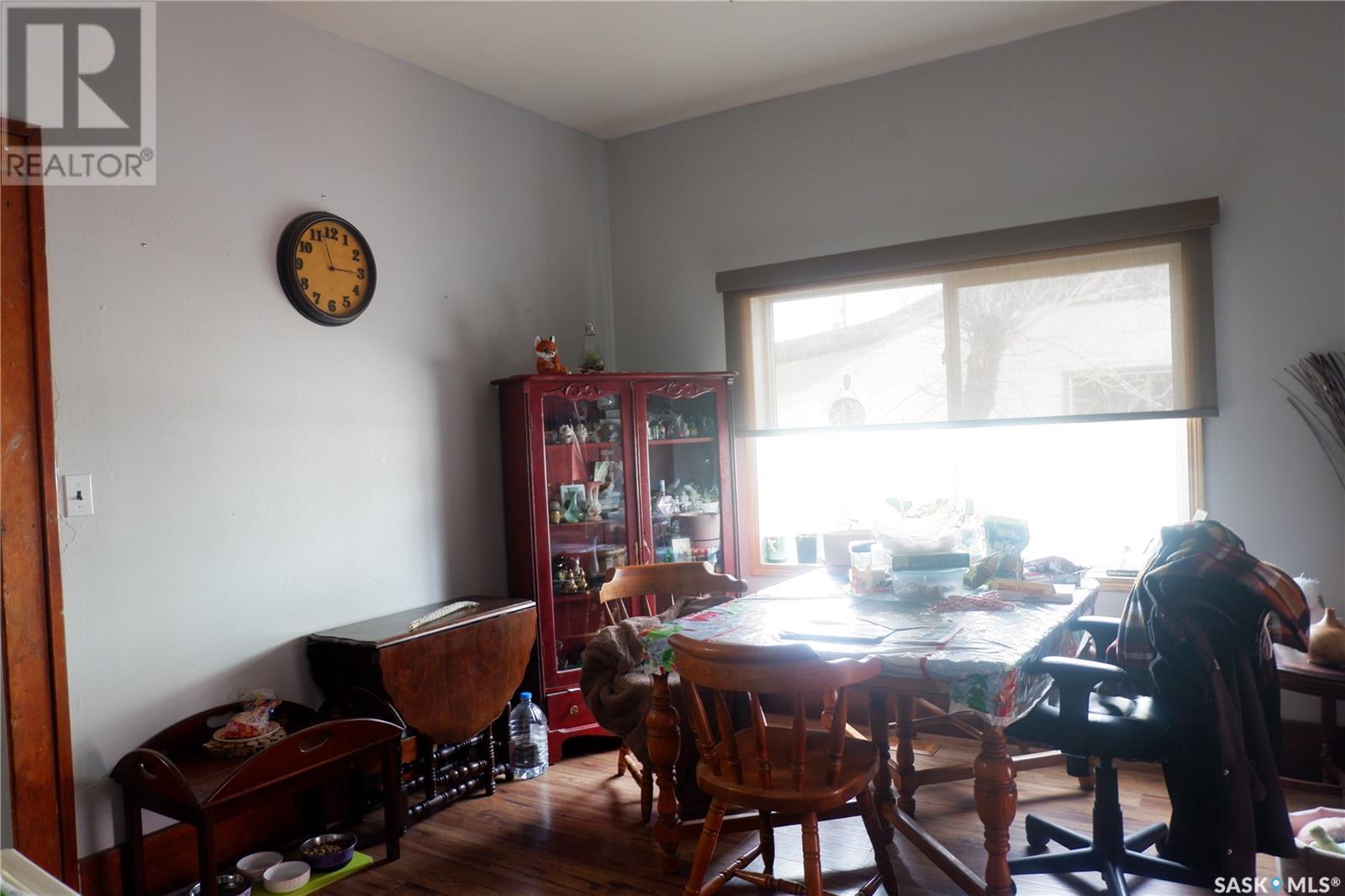 21 3Rd Street E, Willow Bunch, SK - Indoor Photo Showing Dining Room