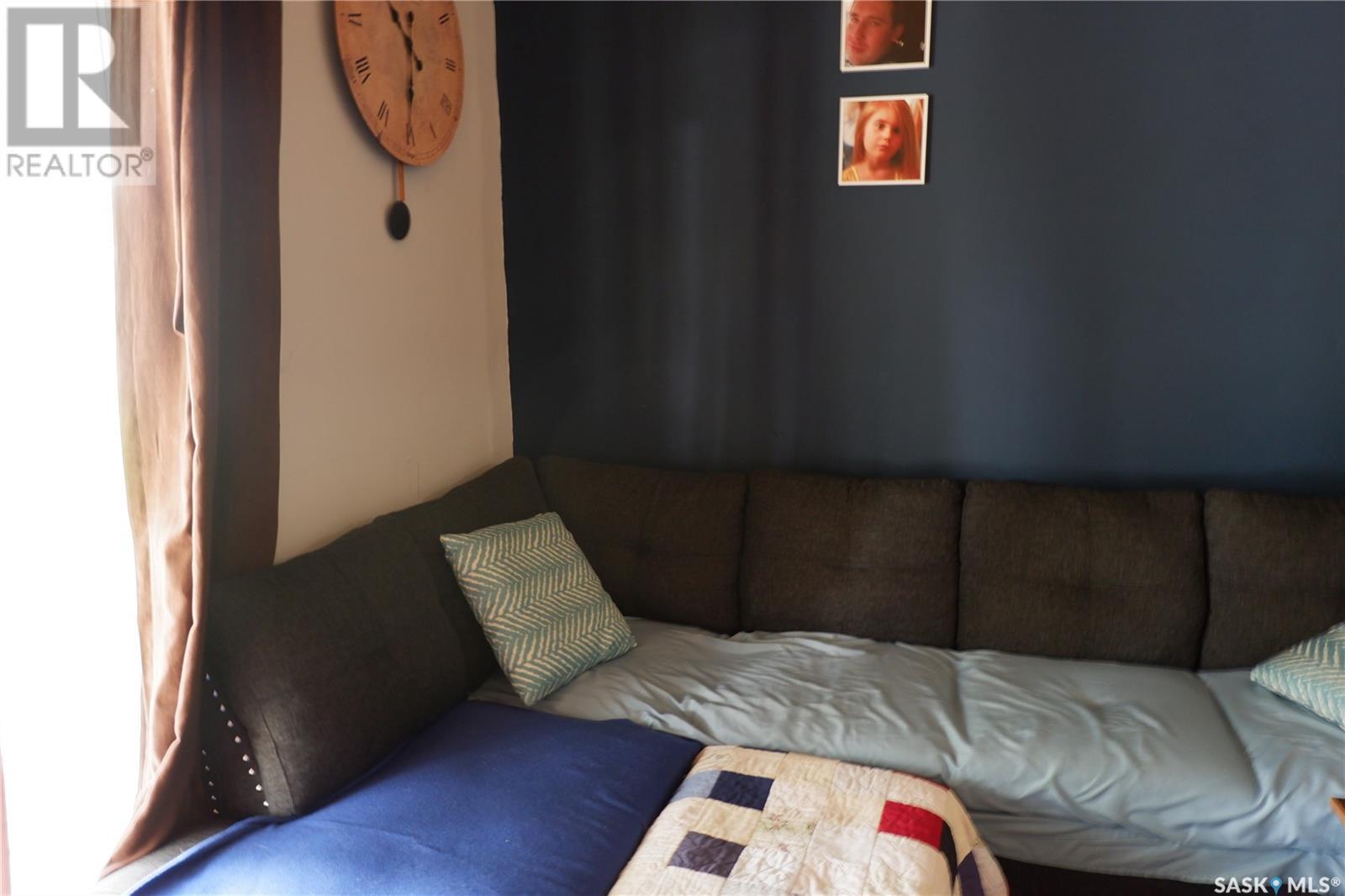 21 3Rd Street E, Willow Bunch, SK - Indoor Photo Showing Bedroom