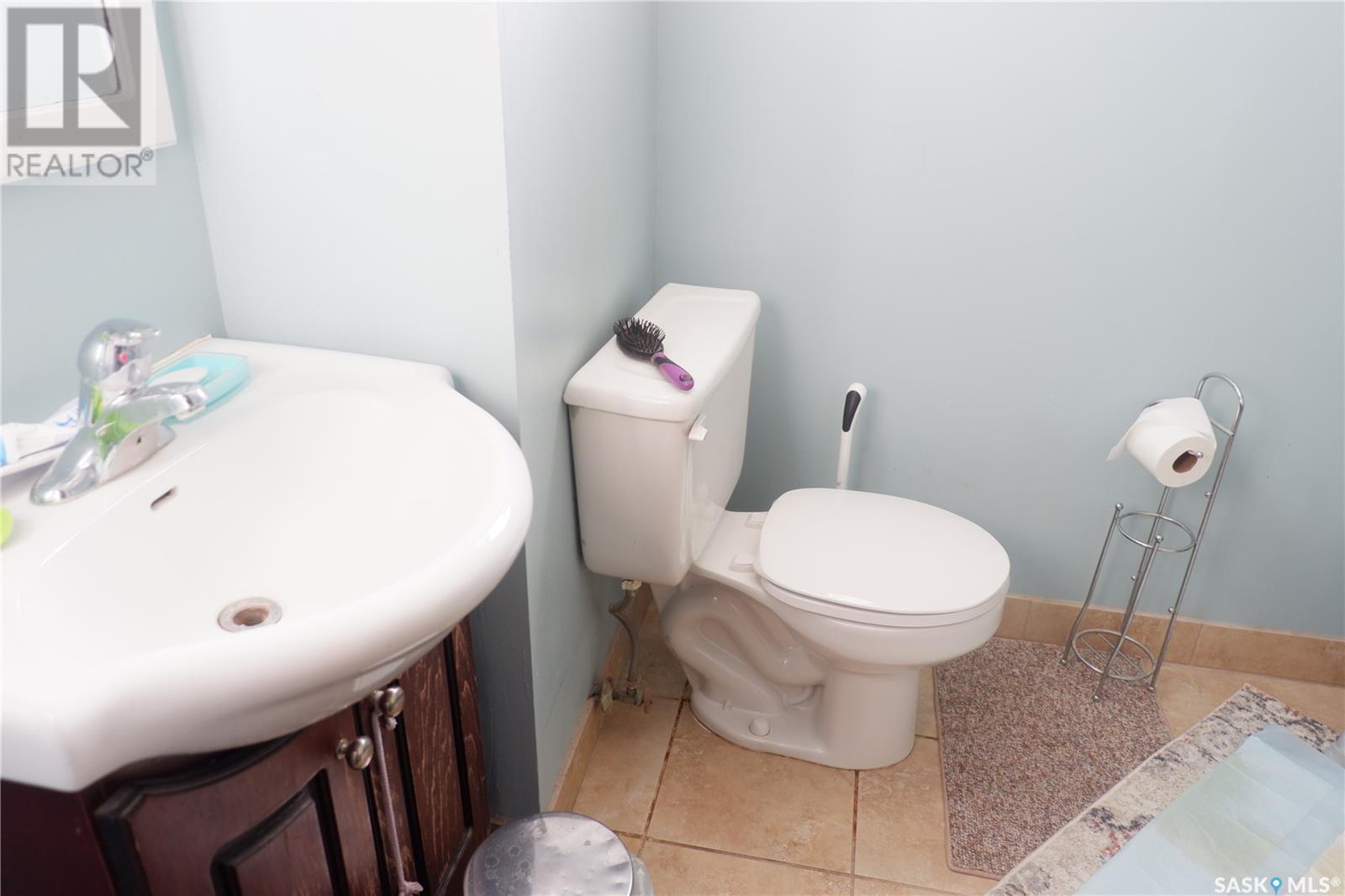 21 3Rd Street E, Willow Bunch, SK - Indoor Photo Showing Bathroom
