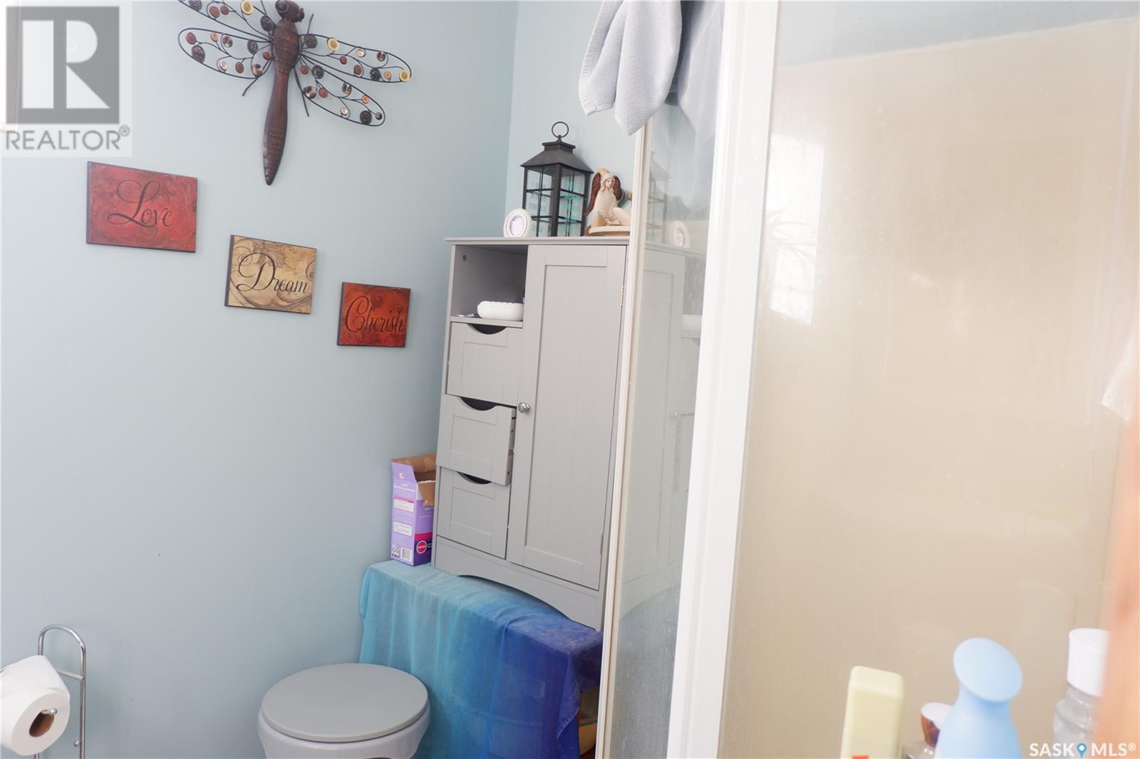 21 3Rd Street E, Willow Bunch, SK - Indoor Photo Showing Bathroom