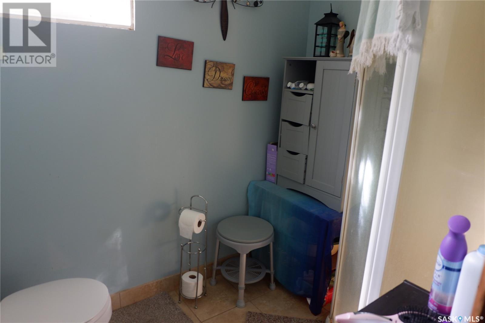 21 3Rd Street E, Willow Bunch, SK - Indoor Photo Showing Bathroom