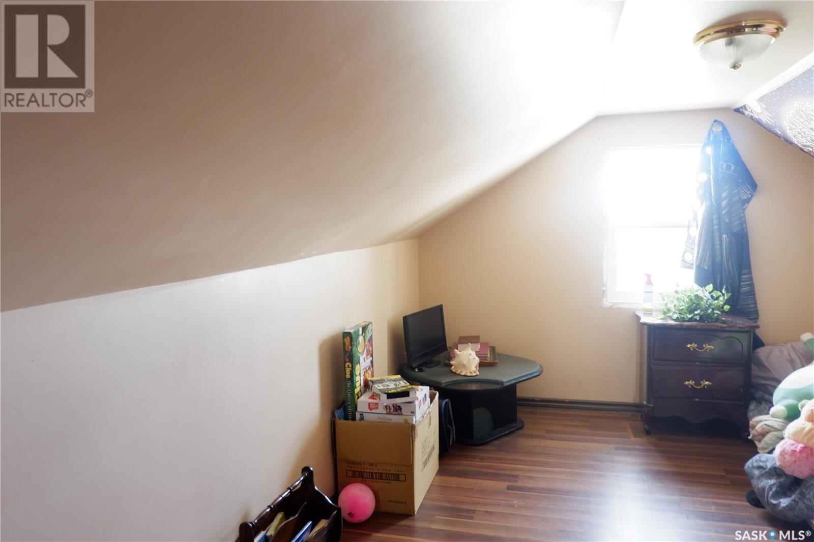 21 3Rd Street E, Willow Bunch, SK - Indoor Photo Showing Other Room