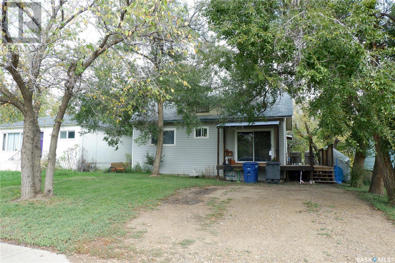 21 3Rd Street E, Willow Bunch, SK - Outdoor