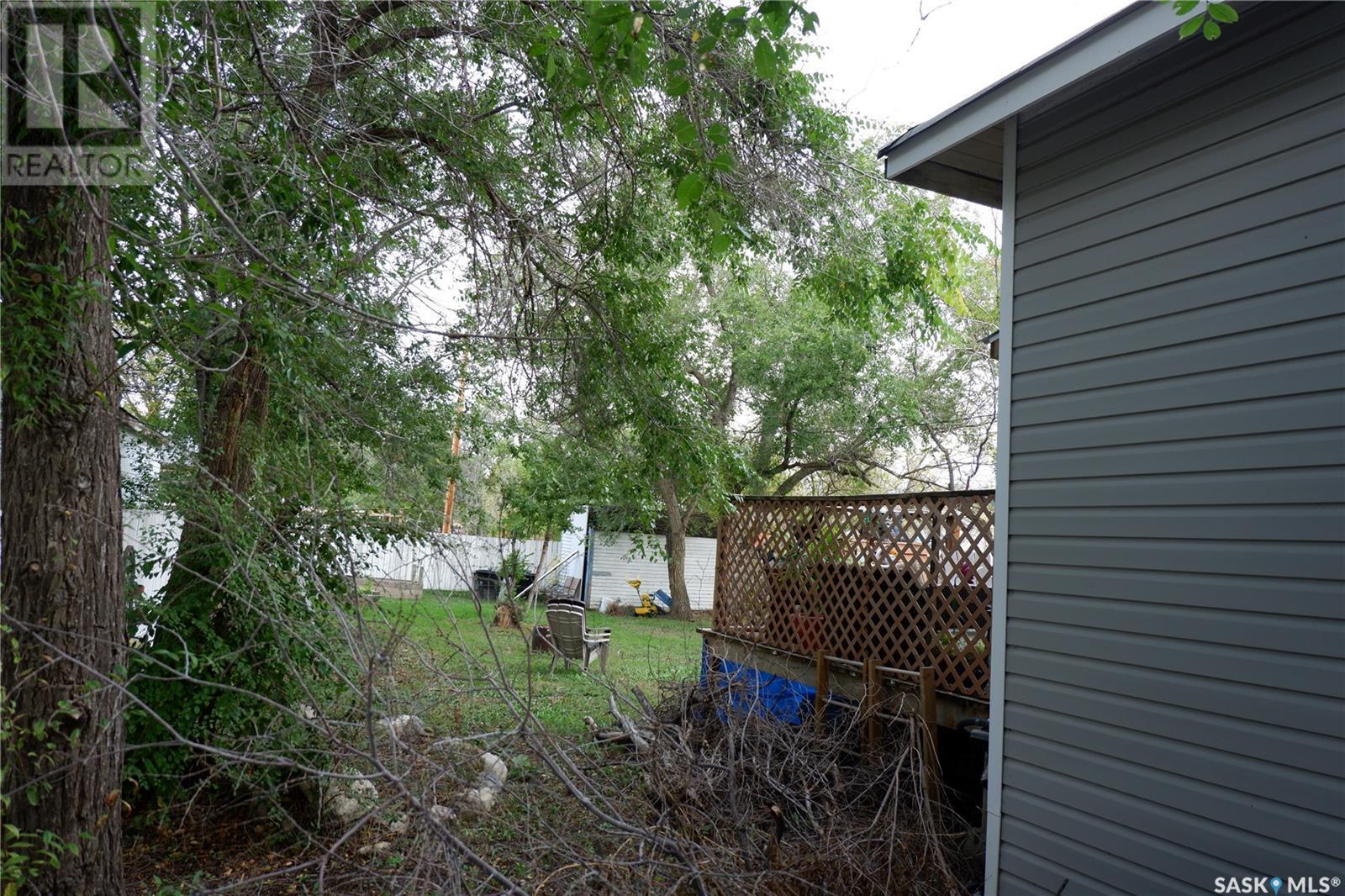 21 3Rd Street E, Willow Bunch, SK - Outdoor With Exterior