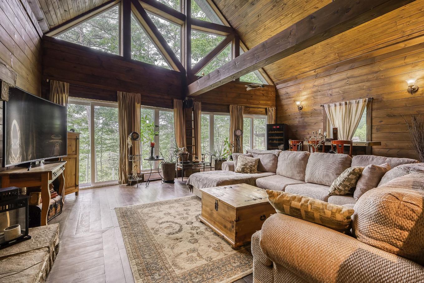 Living room - 30 Ch. De La Lyrique, Val-Des-Monts, QC - Indoor Photo Showing Living Room