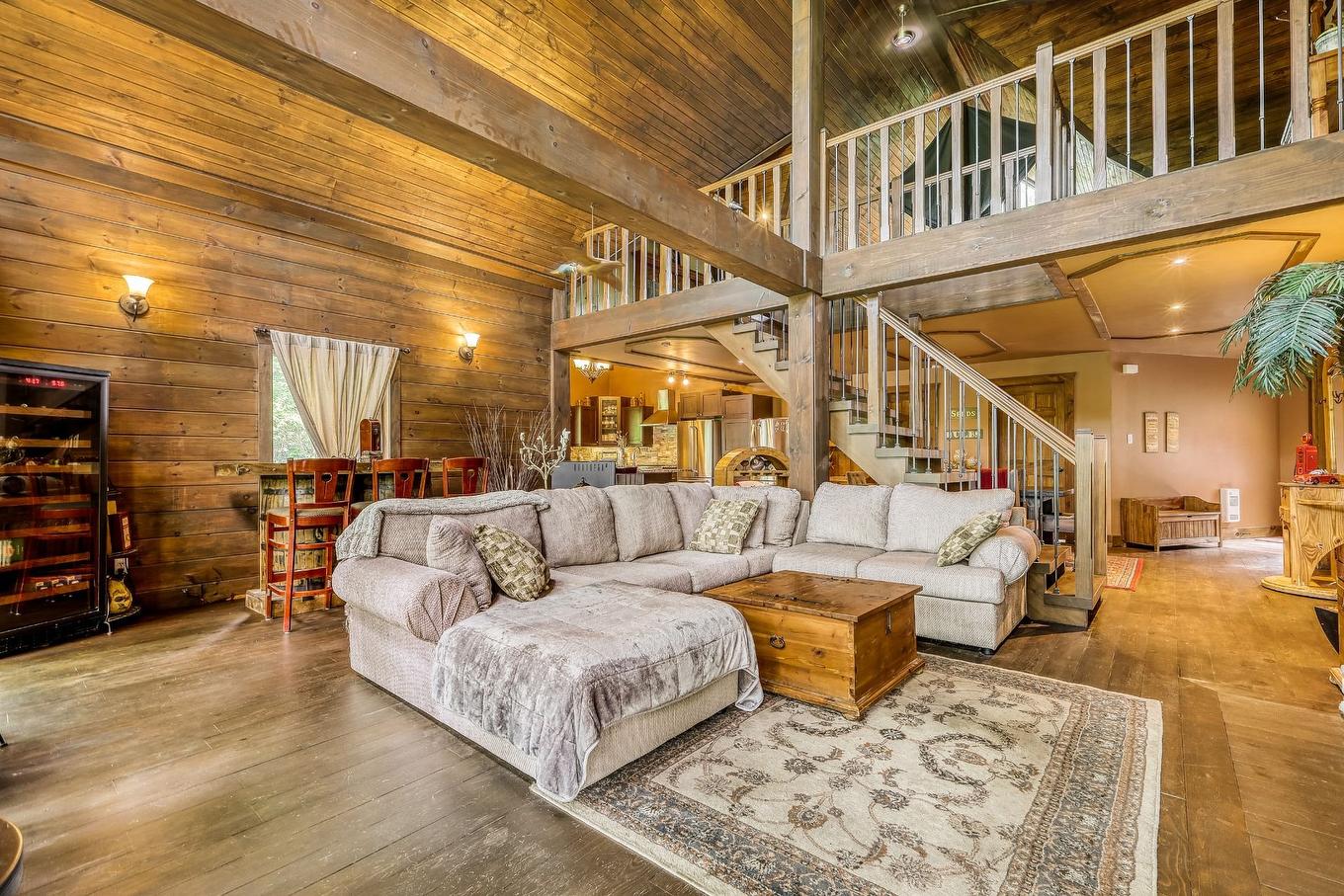 Living room - 30 Ch. De La Lyrique, Val-Des-Monts, QC - Indoor Photo Showing Living Room