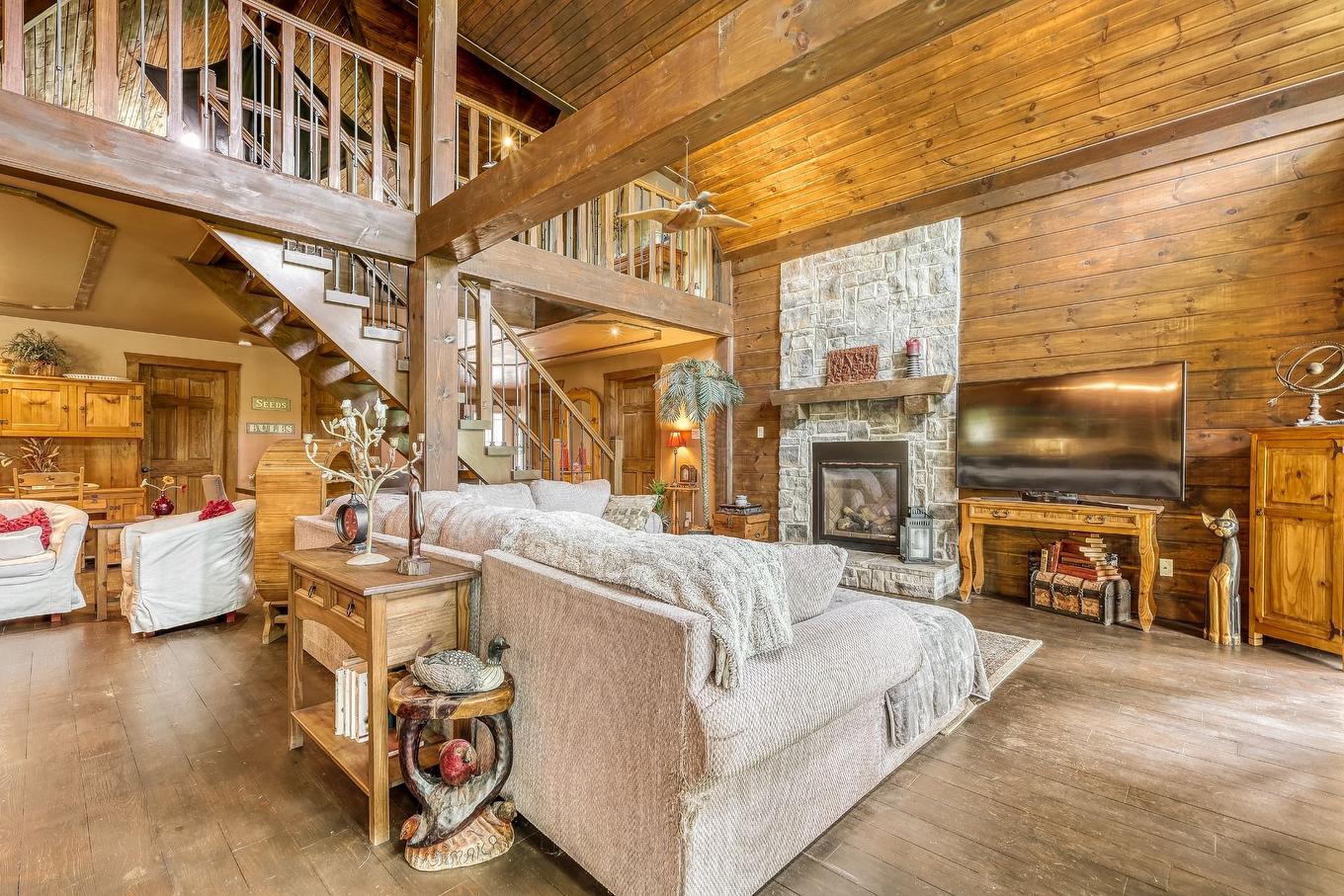 Living room - 30 Ch. De La Lyrique, Val-Des-Monts, QC - Indoor With Fireplace