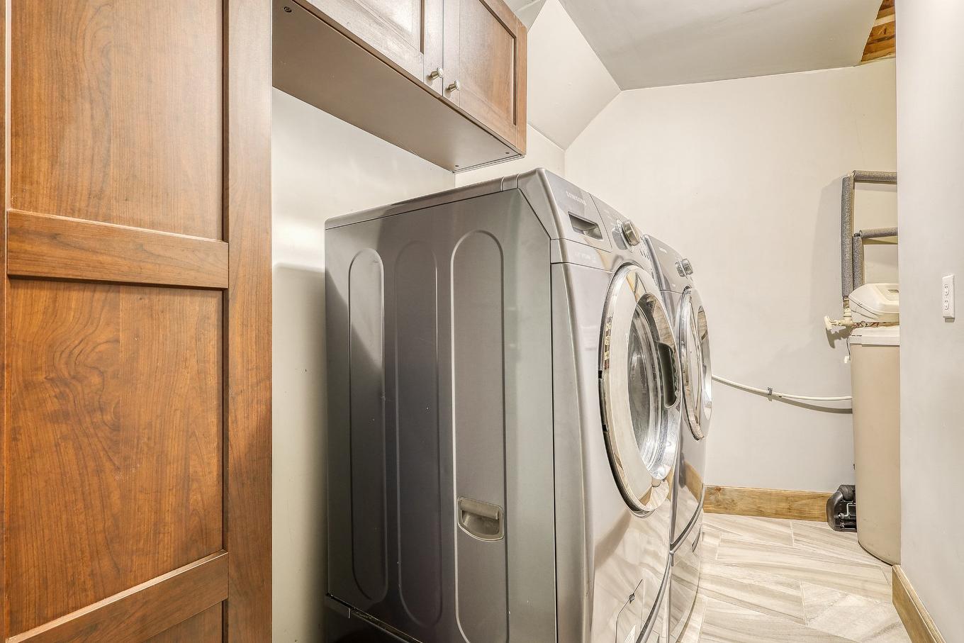 Laundry room - 30 Ch. De La Lyrique, Val-Des-Monts, QC - Indoor Photo Showing Laundry Room