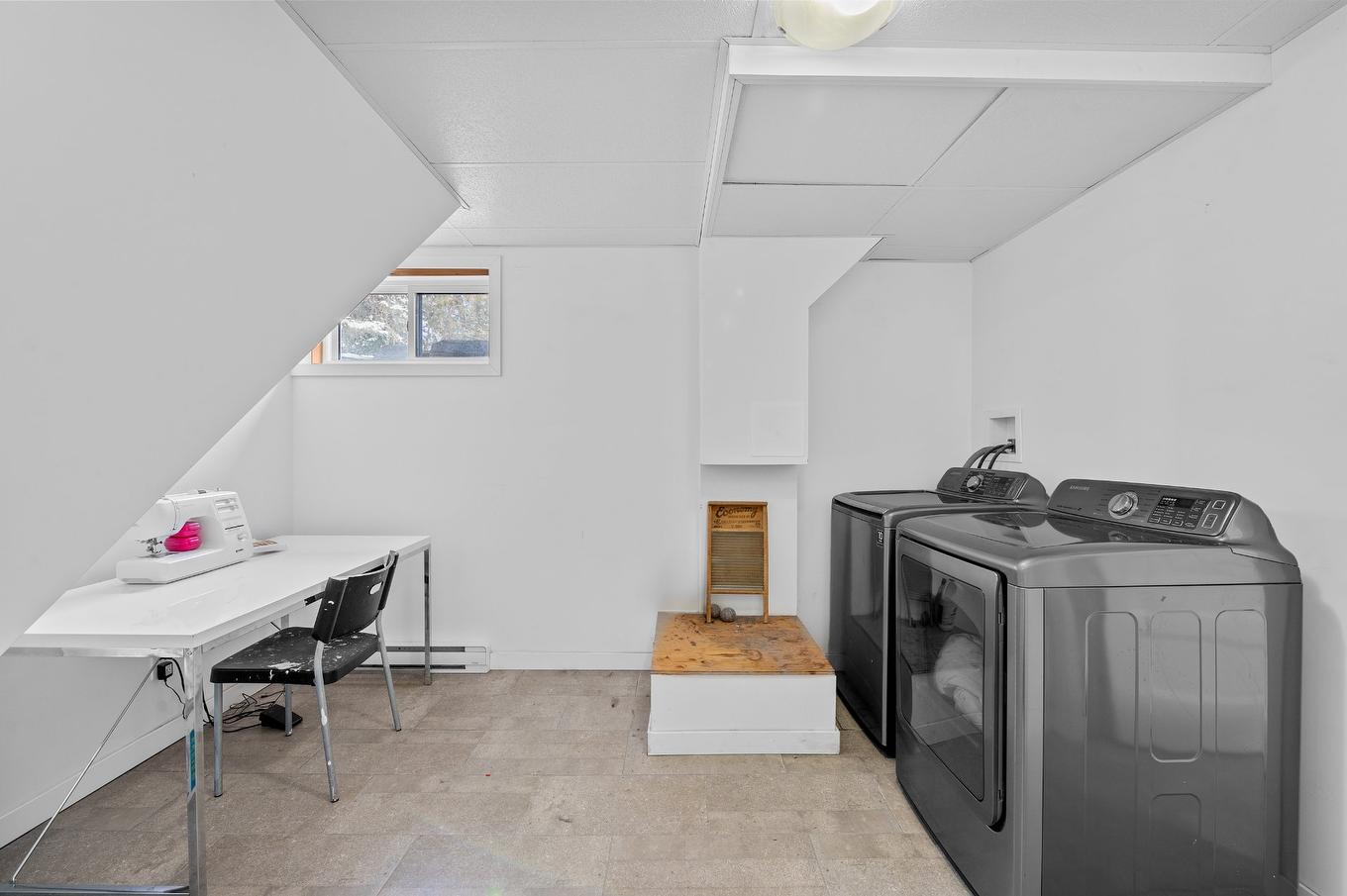 Laundry room - 3205 Rue Carignan, Sainte-Adèle, QC - Indoor Photo Showing Laundry Room