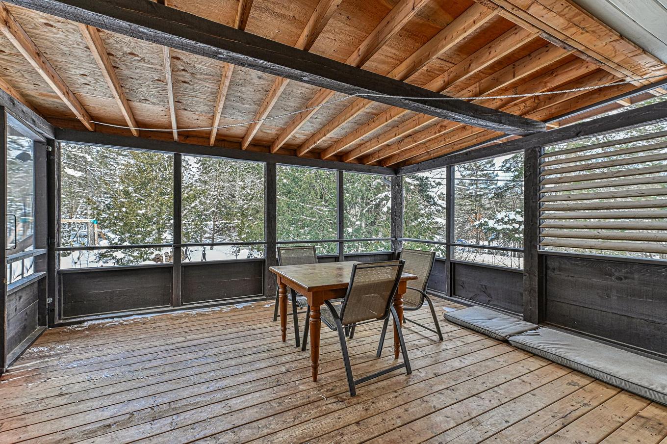 Veranda - 3205 Rue Carignan, Sainte-Adèle, QC - With Exterior