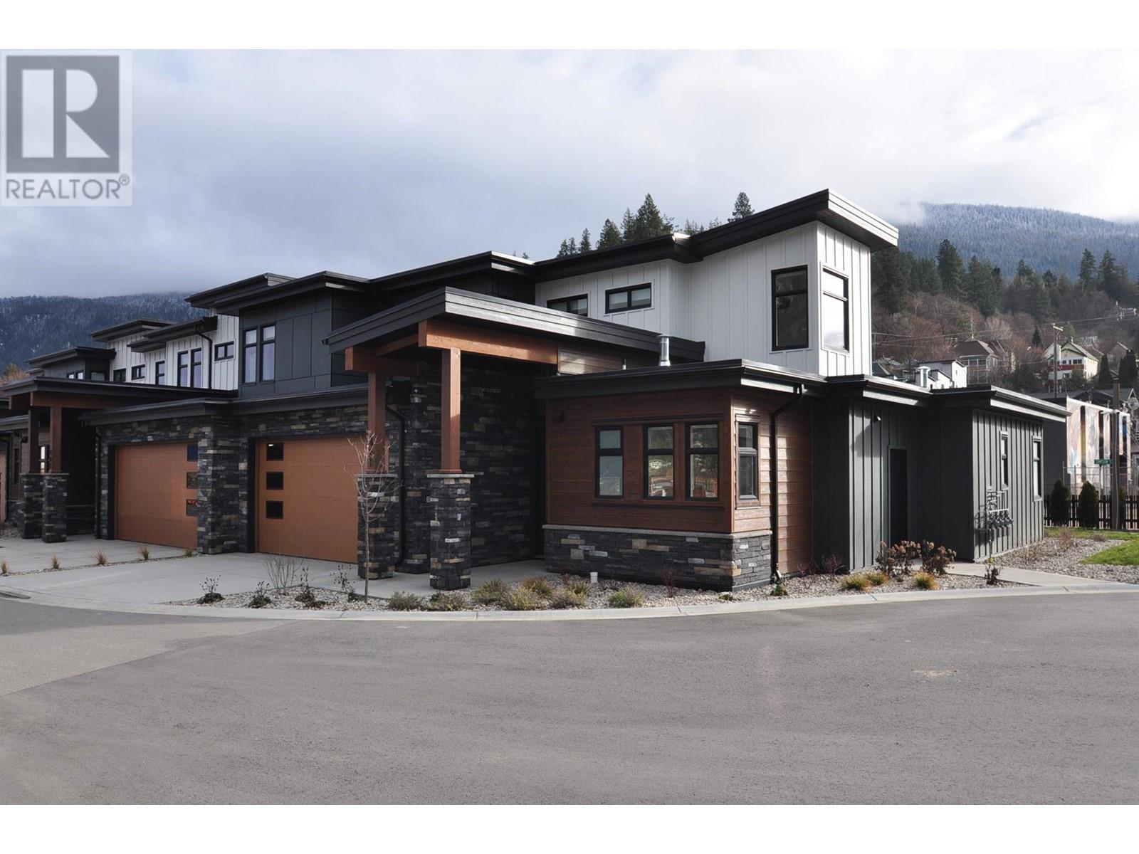 910 Lakeside Drive Unit# 401, Nelson, BC - Outdoor With Facade