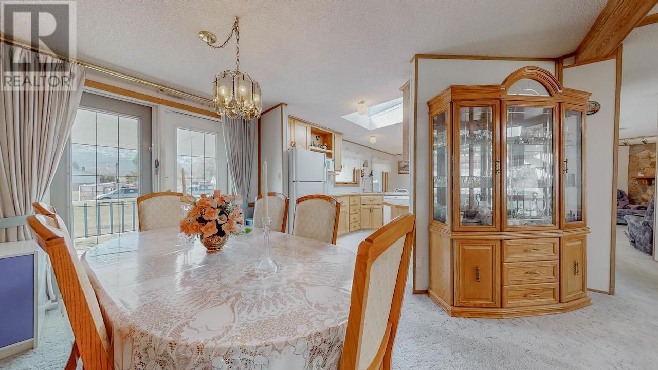 129 Walnut Place, Oliver, BC - Indoor Photo Showing Dining Room