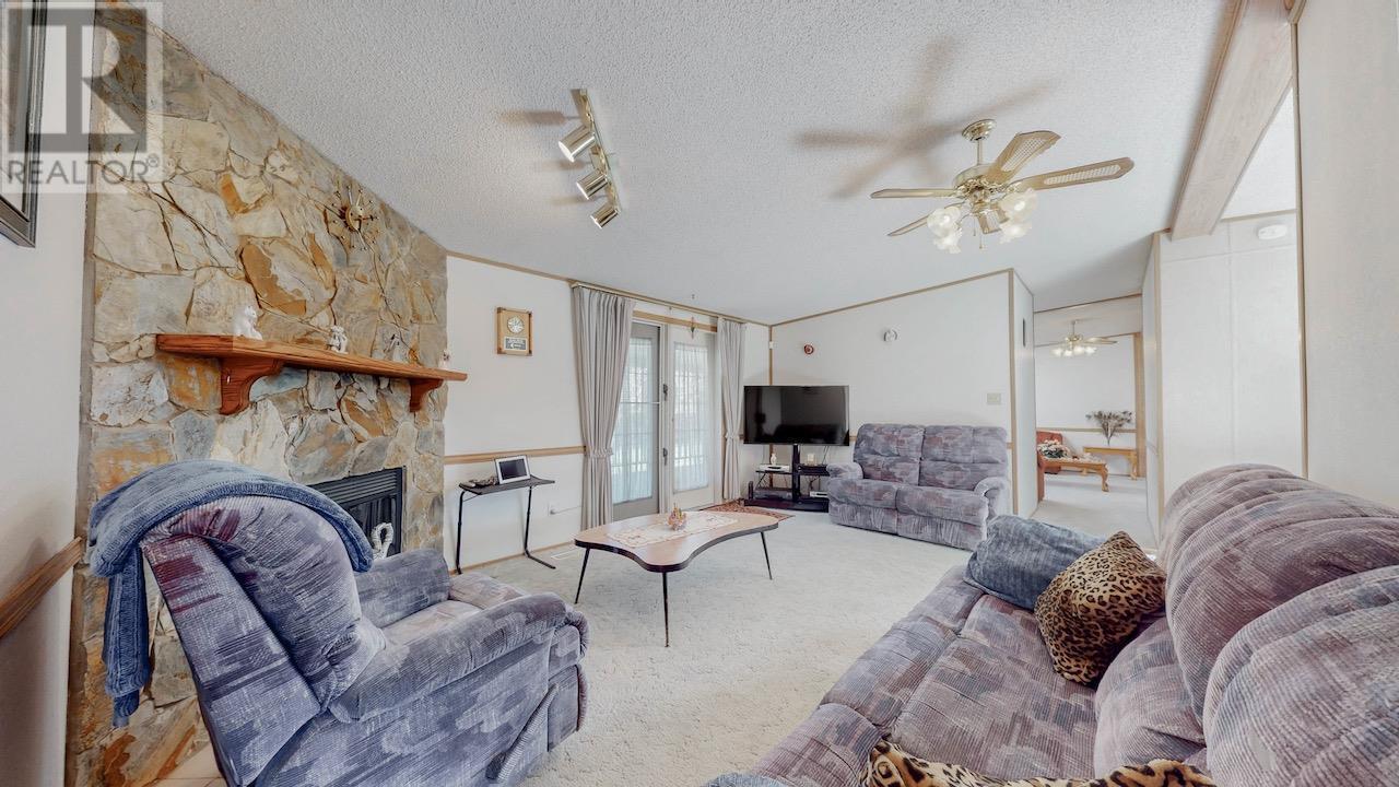 129 Walnut Place, Oliver, BC - Indoor Photo Showing Living Room With Fireplace