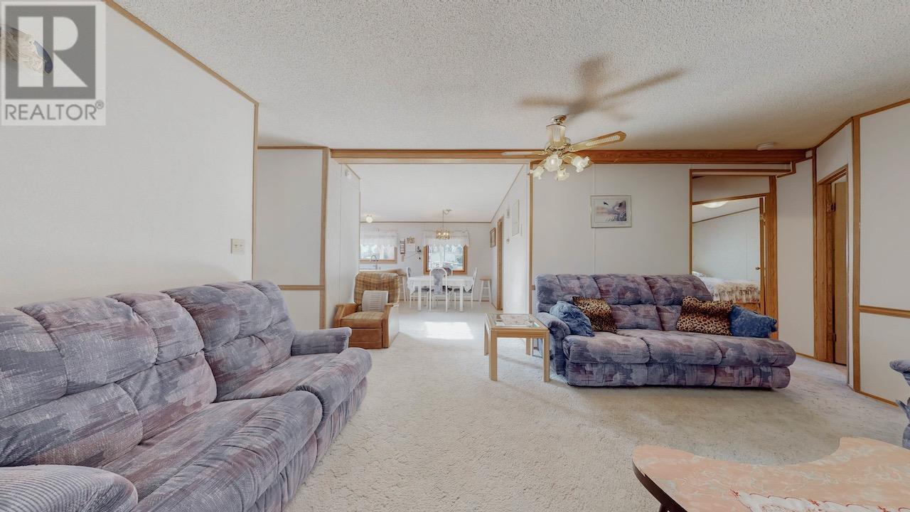 129 Walnut Place, Oliver, BC - Indoor Photo Showing Living Room