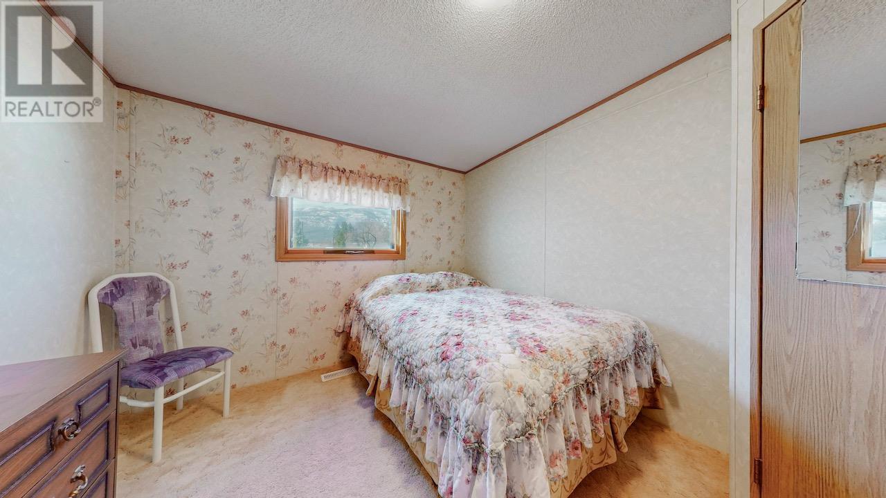 129 Walnut Place, Oliver, BC - Indoor Photo Showing Bedroom