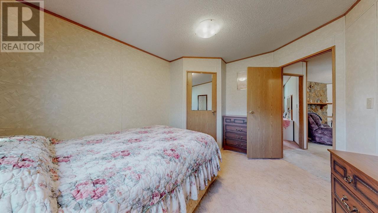 129 Walnut Place, Oliver, BC - Indoor Photo Showing Bedroom