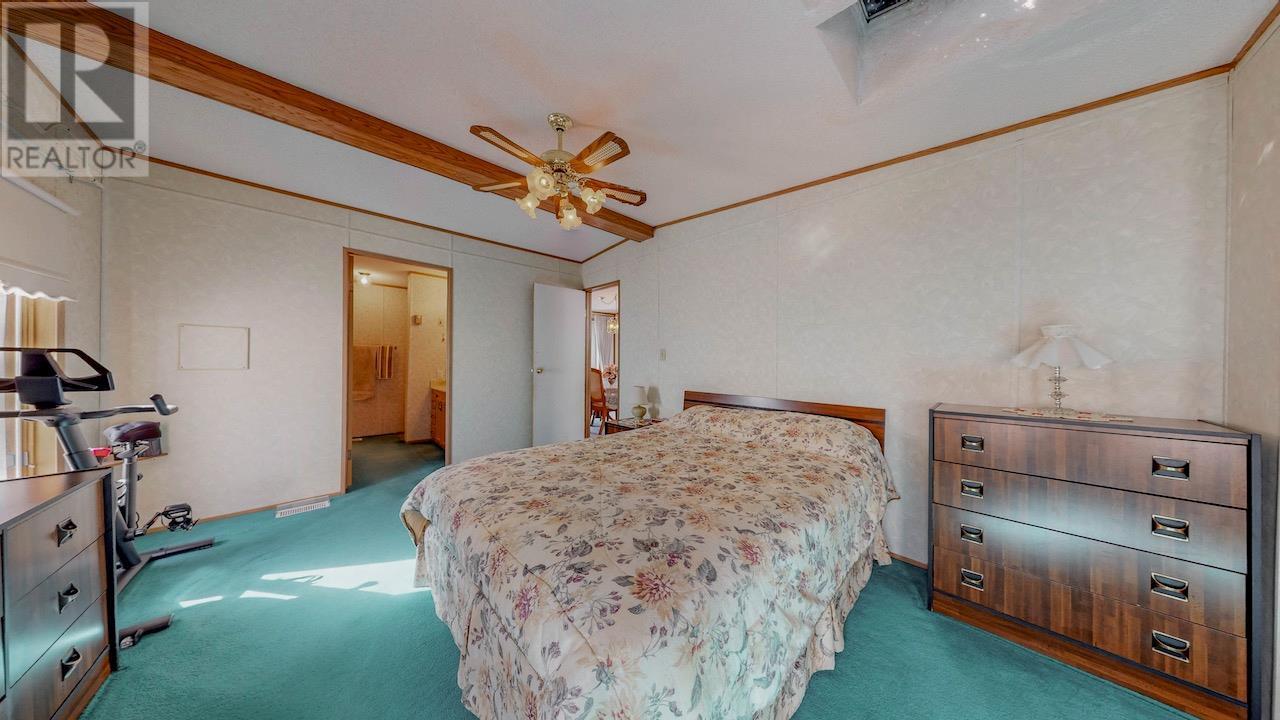 129 Walnut Place, Oliver, BC - Indoor Photo Showing Bedroom
