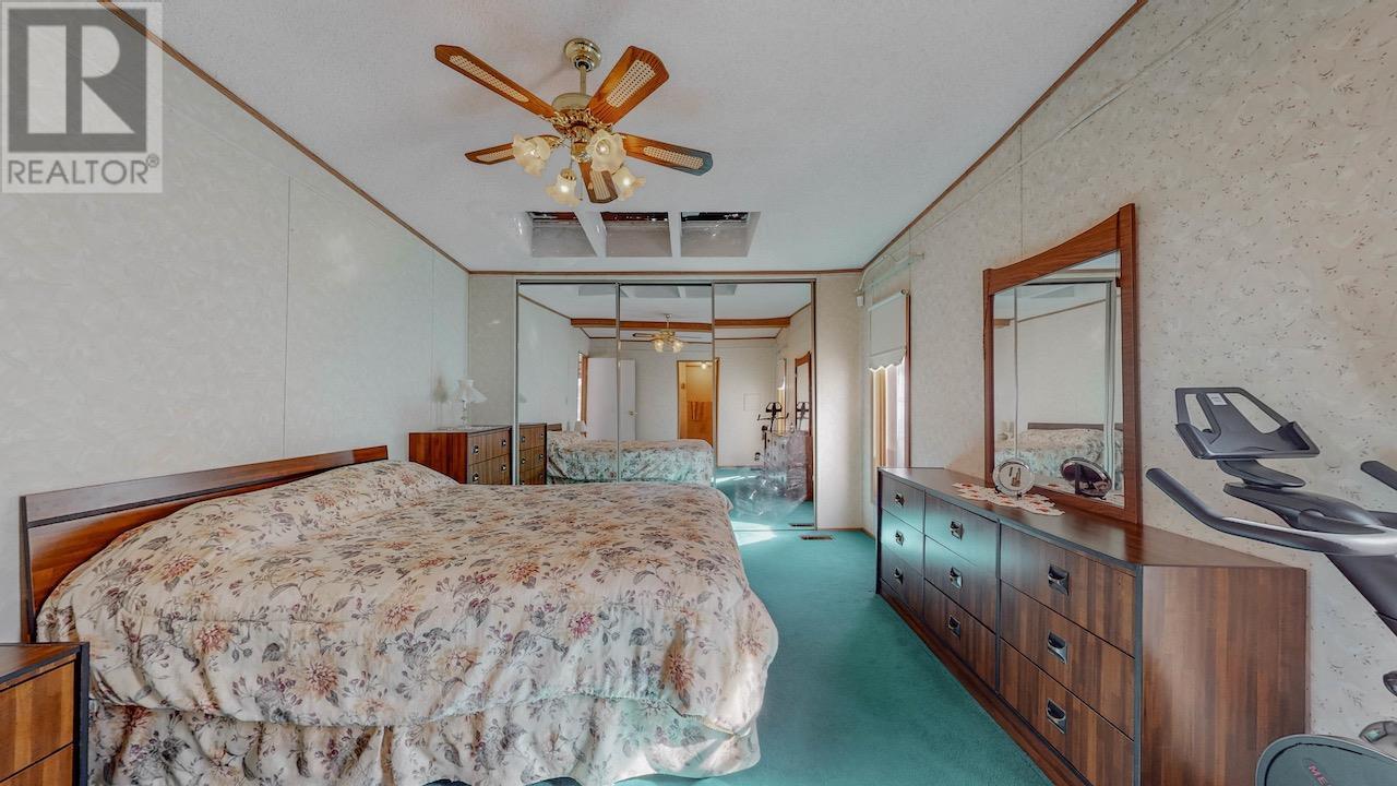 129 Walnut Place, Oliver, BC - Indoor Photo Showing Bedroom