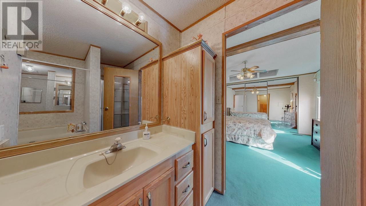 129 Walnut Place, Oliver, BC - Indoor Photo Showing Bathroom