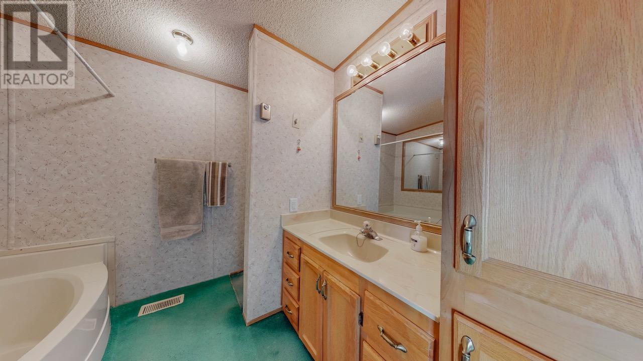 129 Walnut Place, Oliver, BC - Indoor Photo Showing Bathroom
