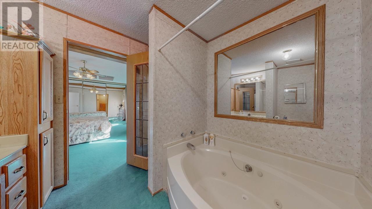 129 Walnut Place, Oliver, BC - Indoor Photo Showing Bathroom