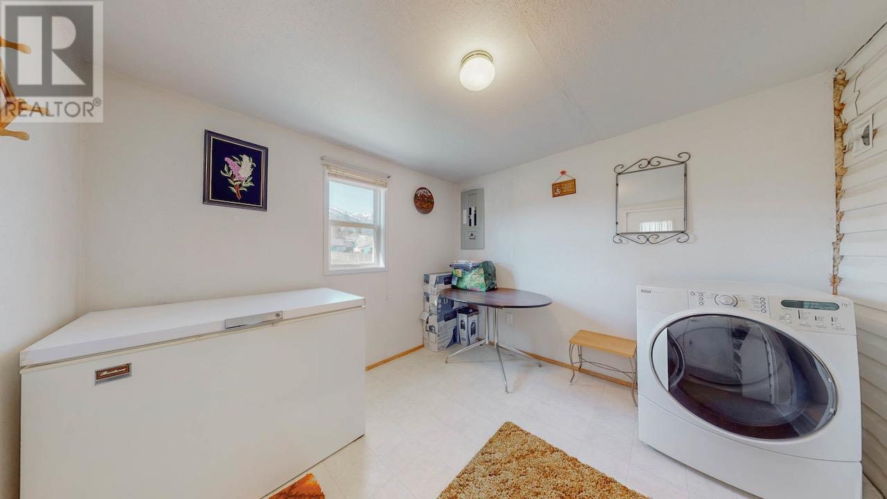 129 Walnut Place, Oliver, BC - Indoor Photo Showing Laundry Room