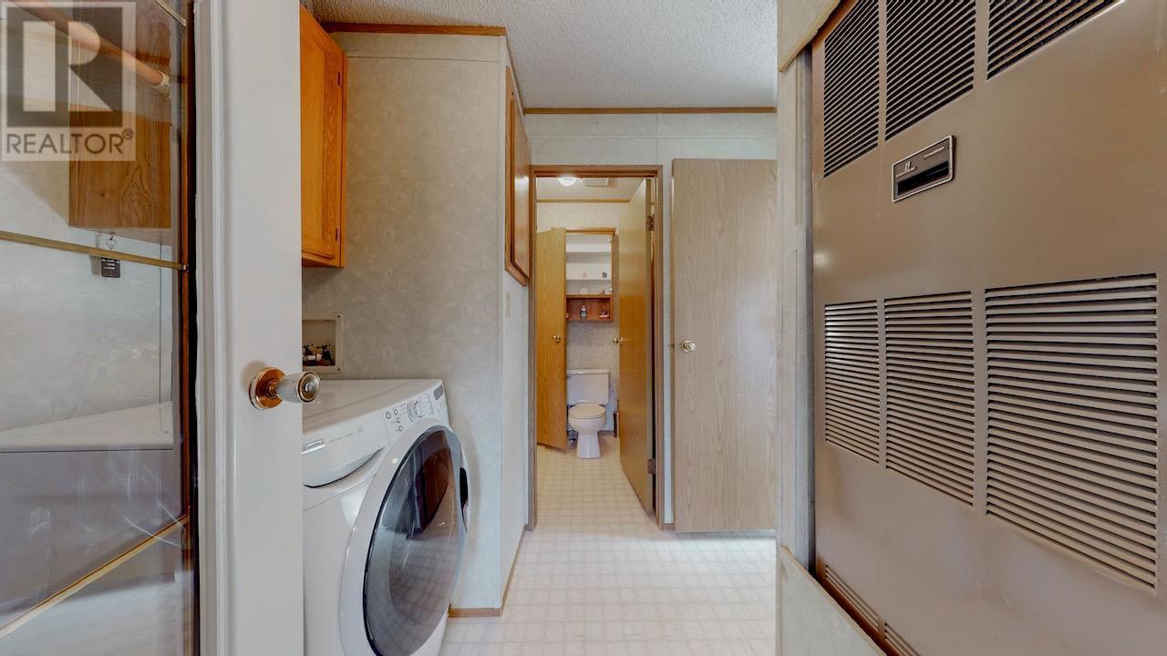 129 Walnut Place, Oliver, BC - Indoor Photo Showing Laundry Room
