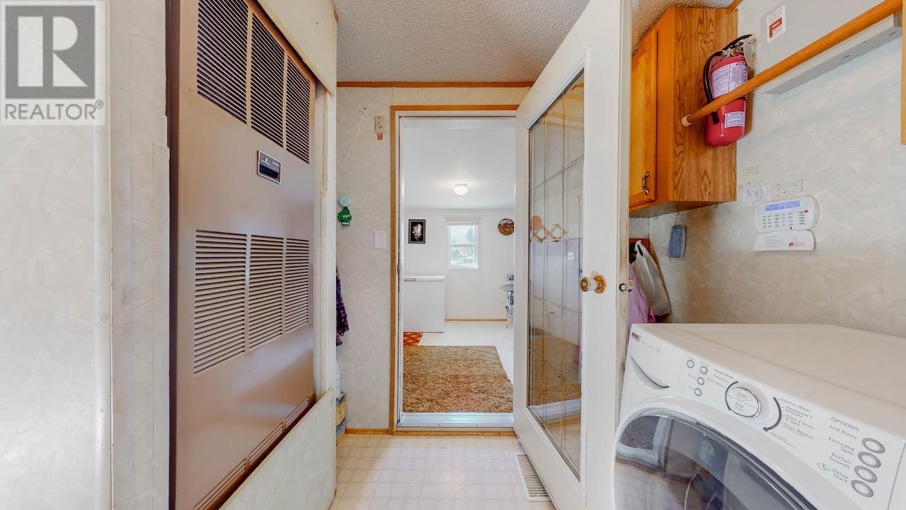 129 Walnut Place, Oliver, BC - Indoor Photo Showing Laundry Room