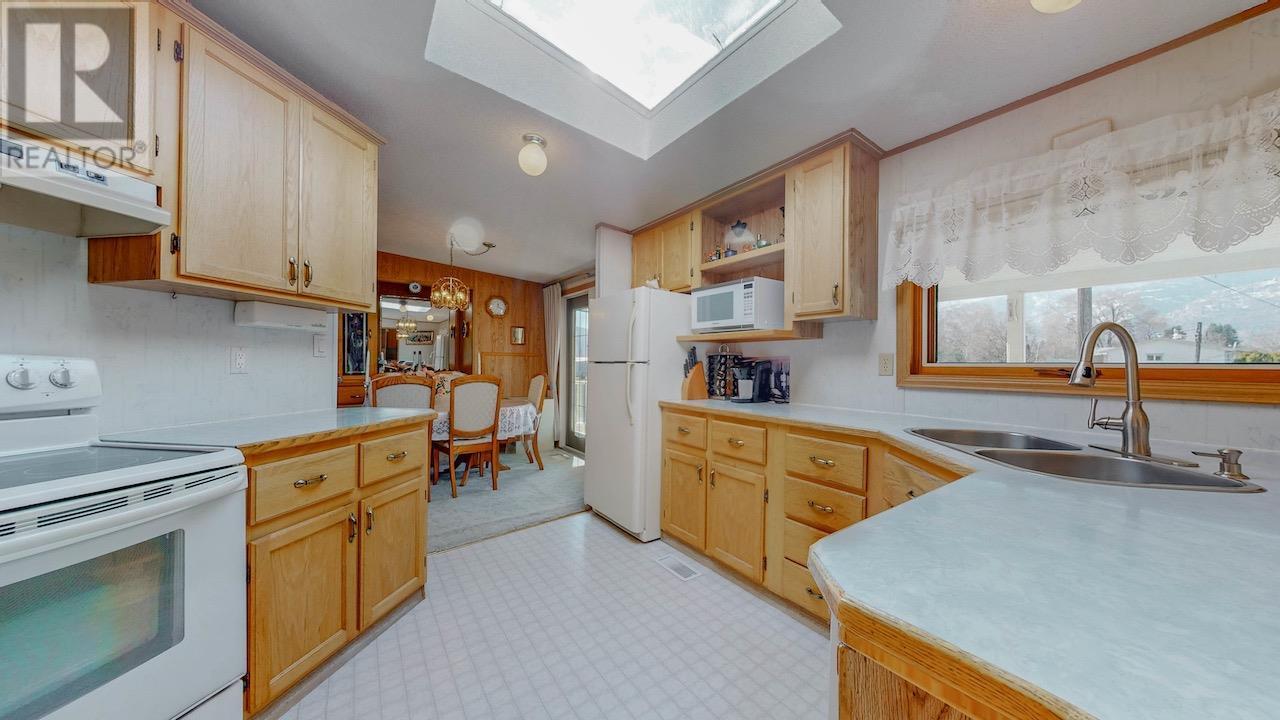 129 Walnut Place, Oliver, BC - Indoor Photo Showing Kitchen With Double Sink
