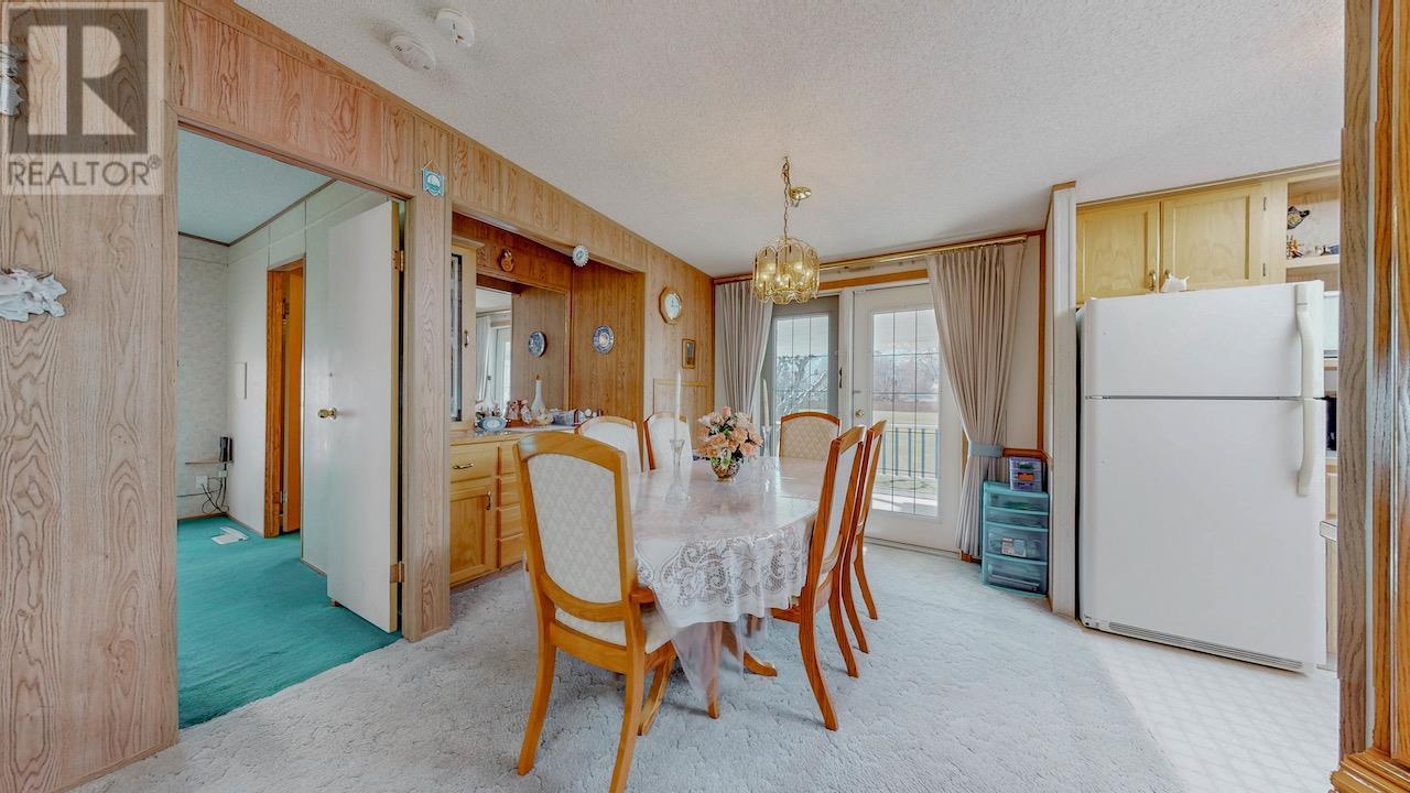 129 Walnut Place, Oliver, BC - Indoor Photo Showing Dining Room