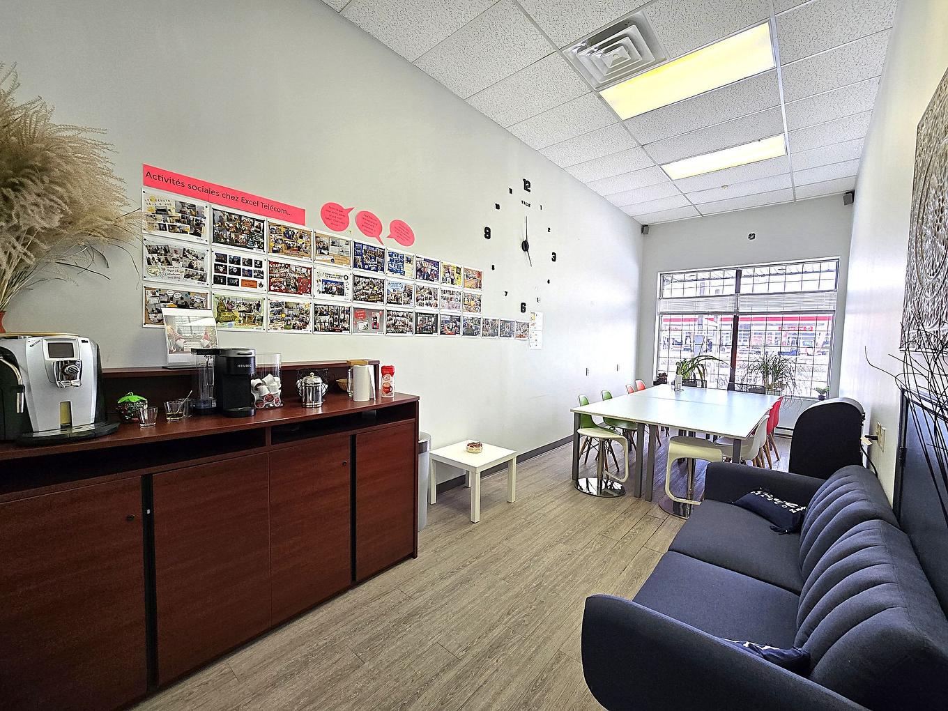 Dinette - 2284 Boul. Industriel, Laval (Chomedey), QC - Indoor