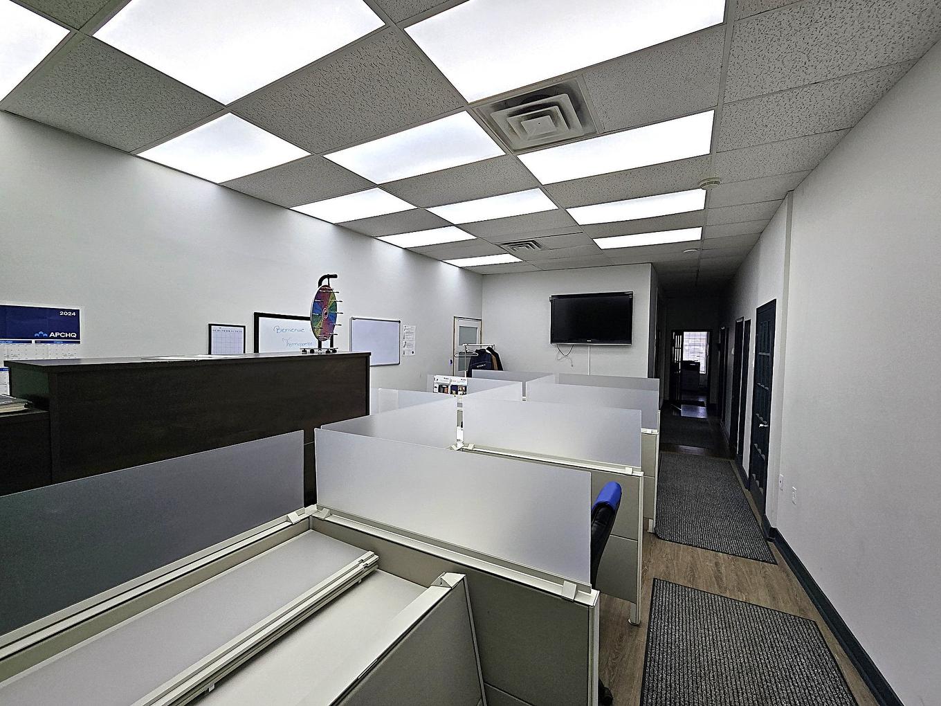 Office - 2284 Boul. Industriel, Laval (Chomedey), QC - Indoor Photo Showing Other Room