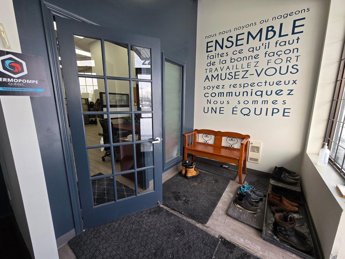 Hall - 2284 Boul. Industriel, Laval (Chomedey), QC - Indoor Photo Showing Other Room