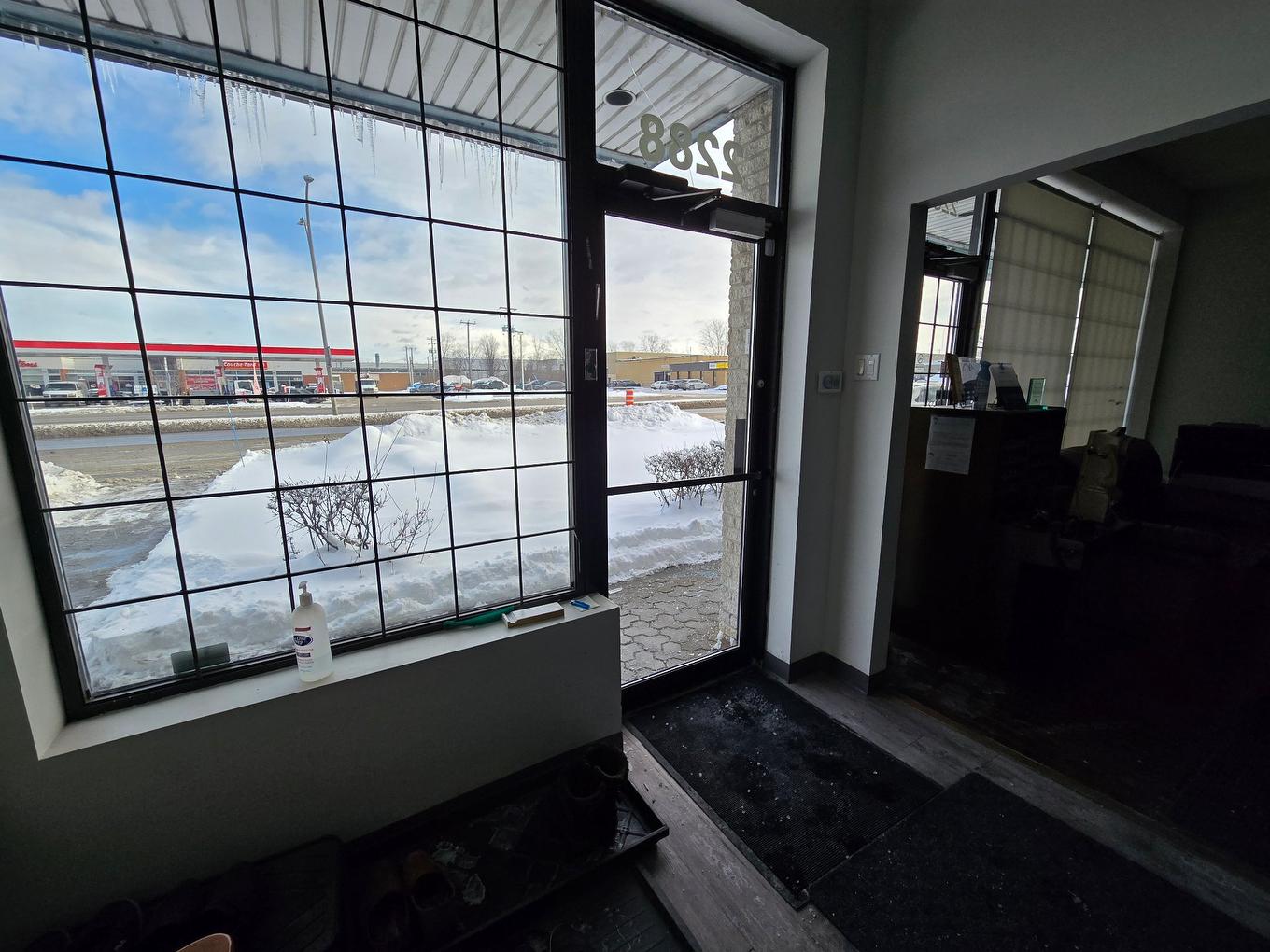 Hall - 2284 Boul. Industriel, Laval (Chomedey), QC - Indoor Photo Showing Other Room