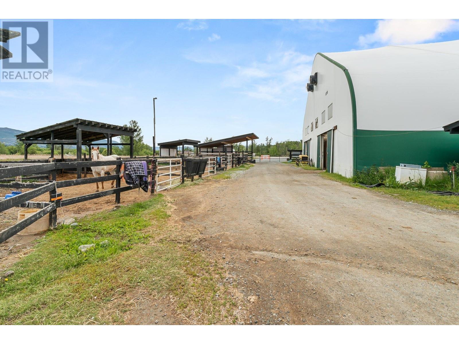 3830 Casorso Road, Kelowna, BC - Outdoor