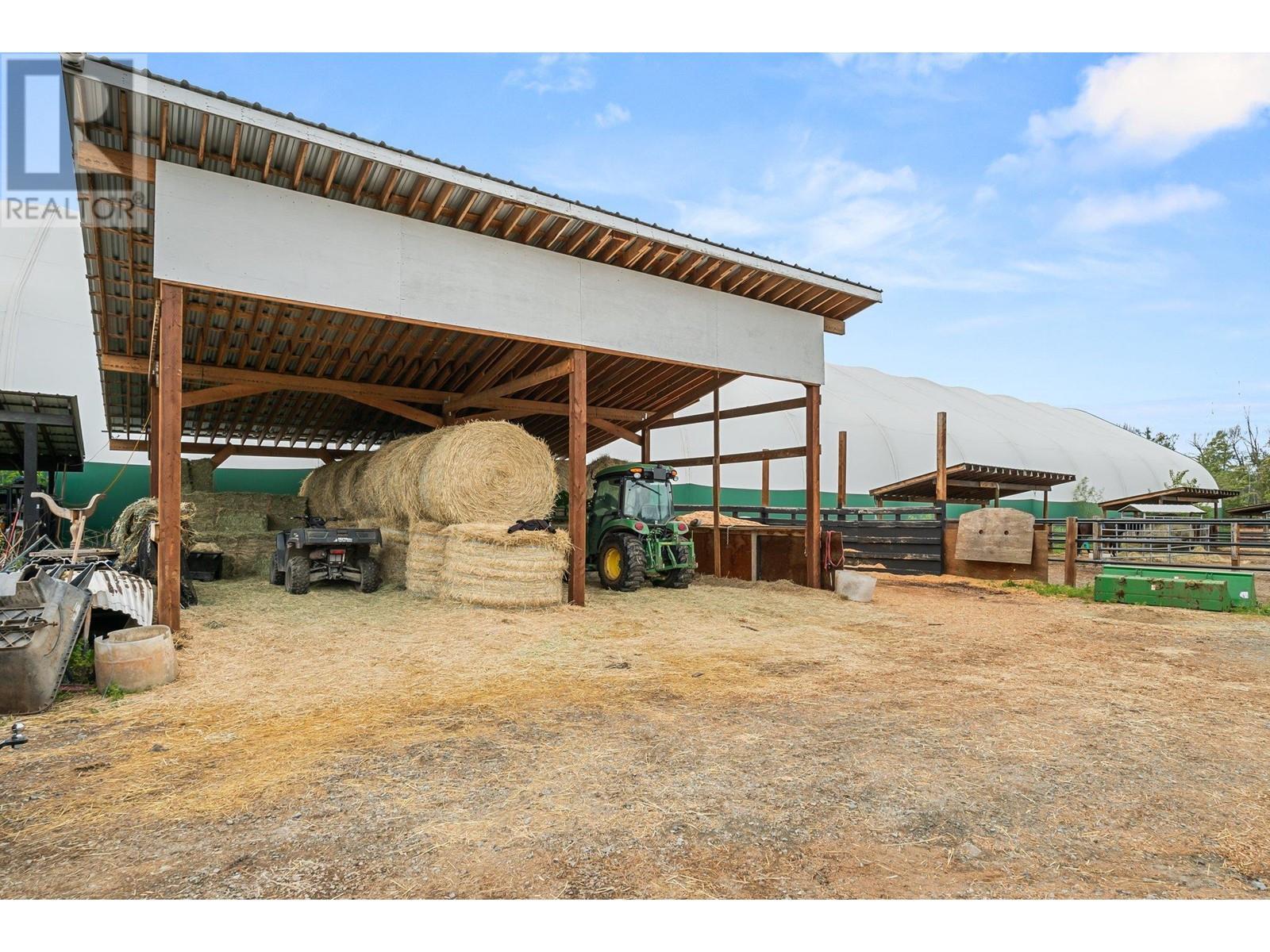 3830 Casorso Road, Kelowna, BC - Outdoor