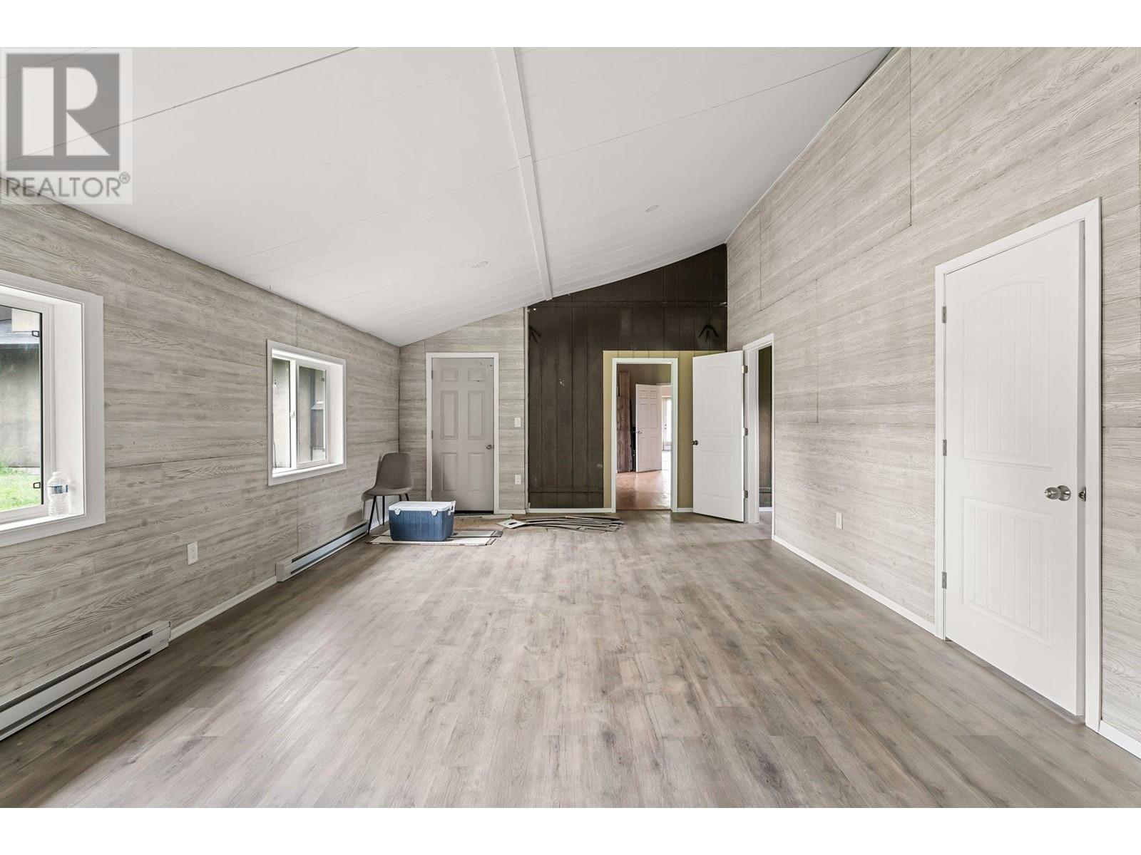 3830 Casorso Road, Kelowna, BC - Indoor Photo Showing Other Room
