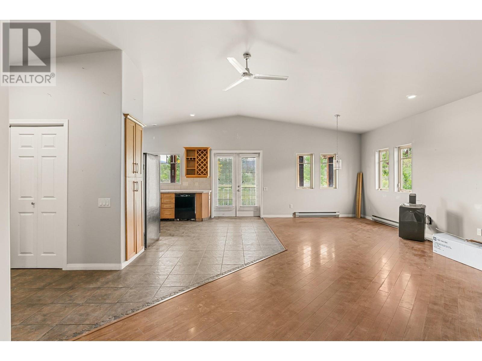 3830 Casorso Road, Kelowna, BC - Indoor