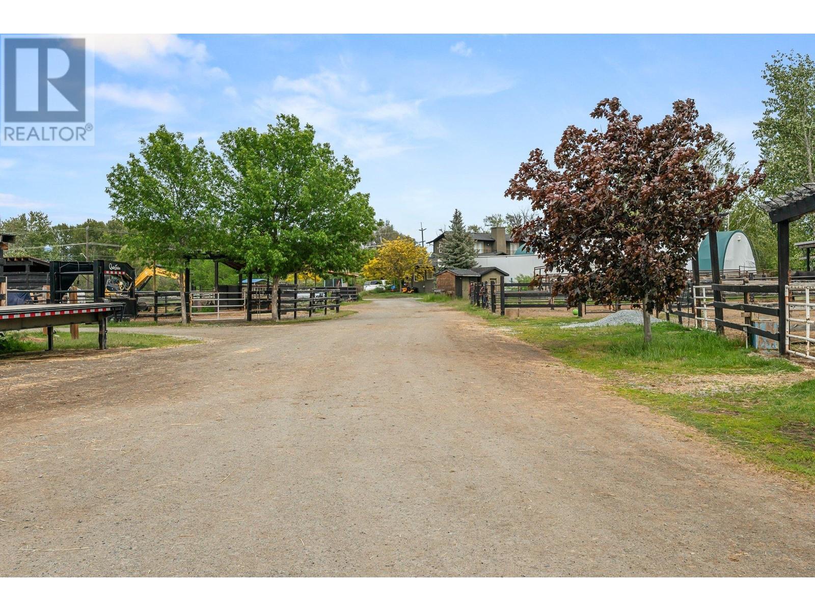 3830 Casorso Road, Kelowna, BC - Outdoor