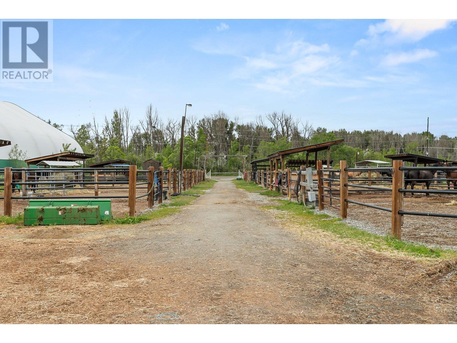 3830 Casorso Road, Kelowna, BC - Outdoor
