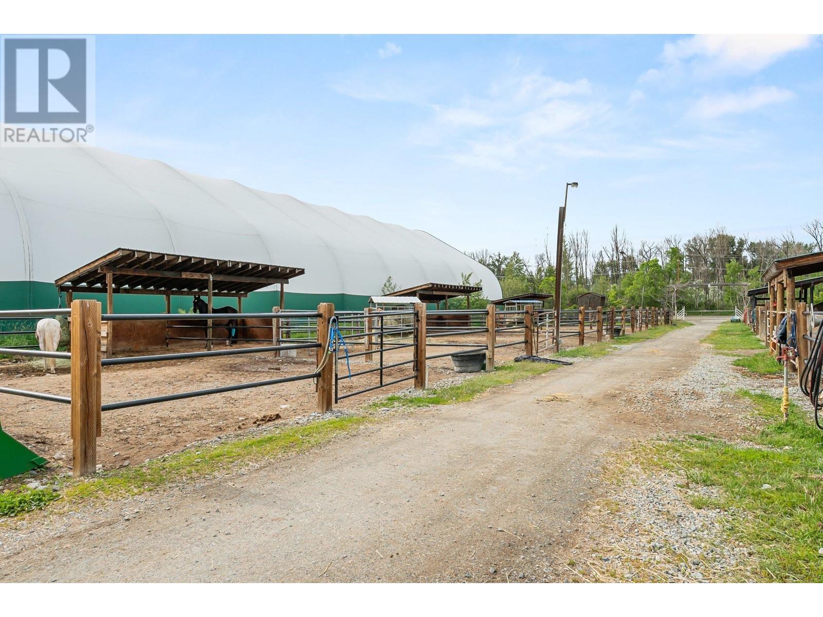 3830 Casorso Road, Kelowna, BC - Outdoor