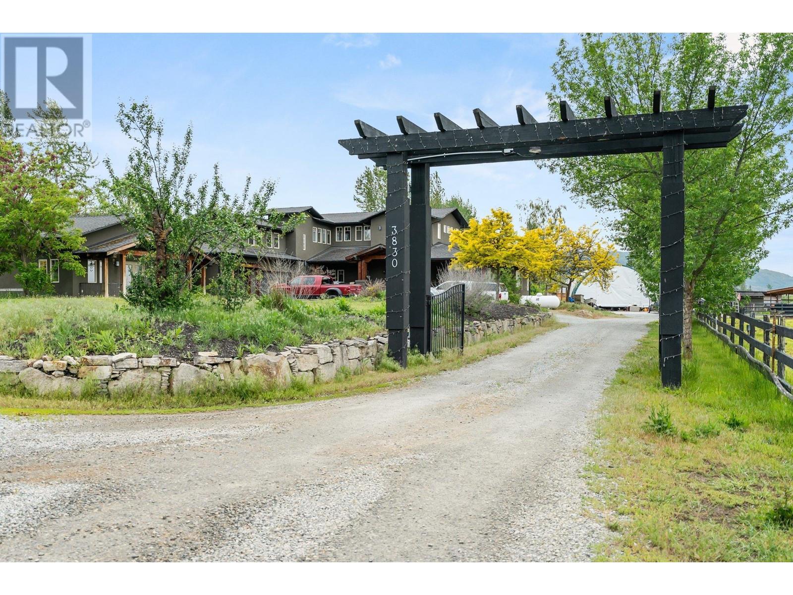3830 Casorso Road, Kelowna, BC - Outdoor