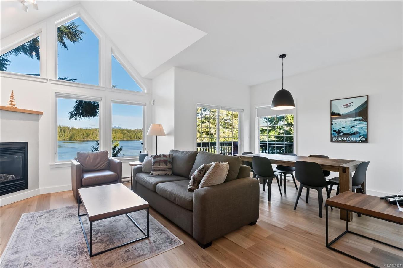 511-1971 Harbour Dr, Ucluelet, BC - Indoor Photo Showing Living Room With Fireplace