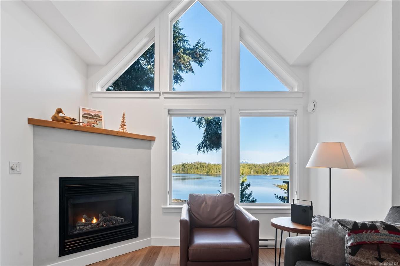 511-1971 Harbour Dr, Ucluelet, BC - Indoor Photo Showing Living Room With Fireplace