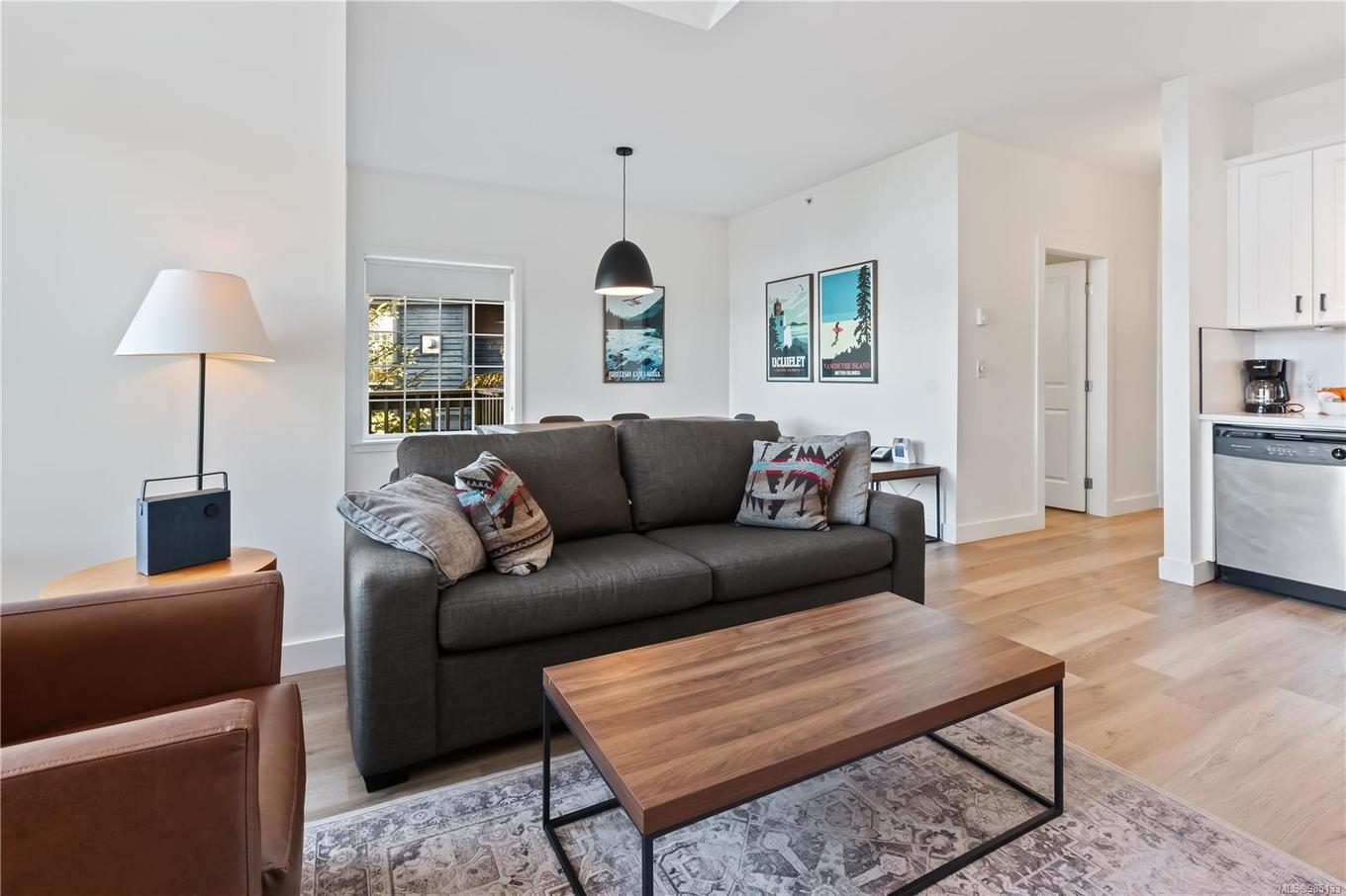 511-1971 Harbour Dr, Ucluelet, BC - Indoor Photo Showing Living Room
