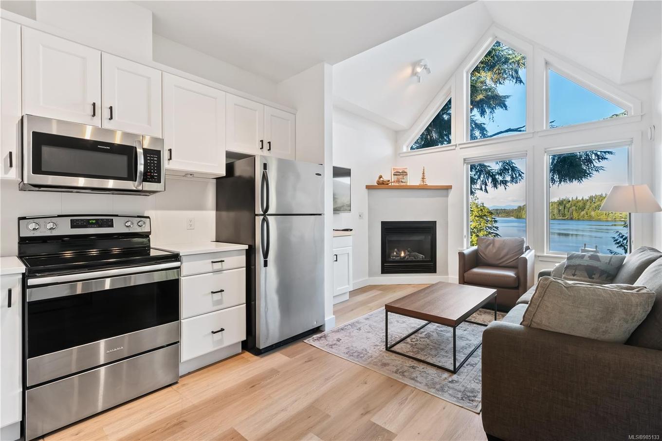 511-1971 Harbour Dr, Ucluelet, BC - Indoor With Fireplace